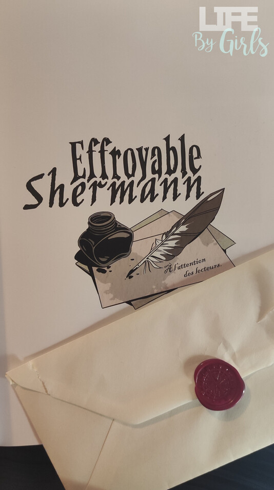 page intérieure de la bande dessinée effroyable shermann. Illustration d'un pot d'encre, d'une plume et d'un paquet de lettres.